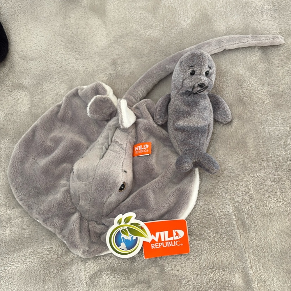 Marine life stuffed animals, Stingray & Seal